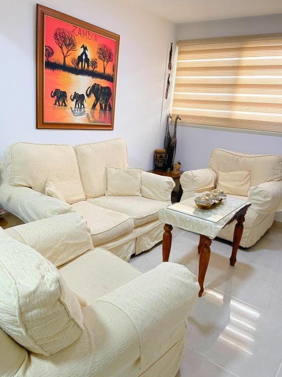Перволия: Demetris apartment