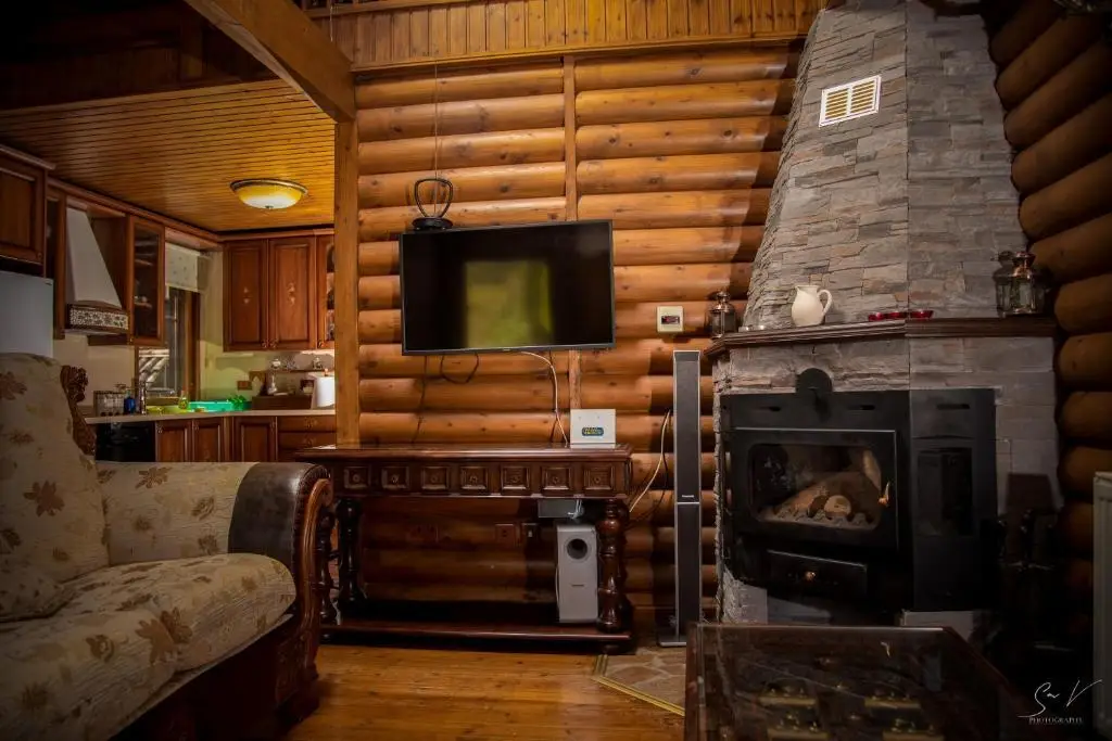 Какопетрия: *2 Bdr Log House /Mountains/Queen Bed/Fireplace