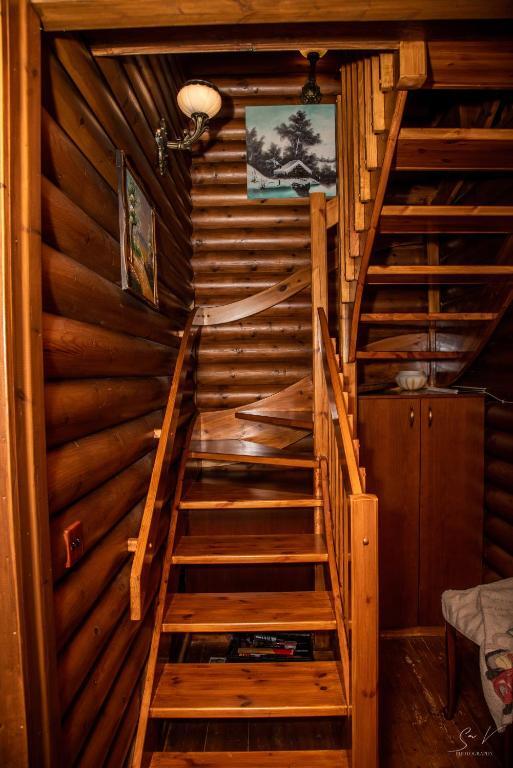 Какопетрия: *2 Bdr Log House /Mountains/Queen Bed/Fireplace