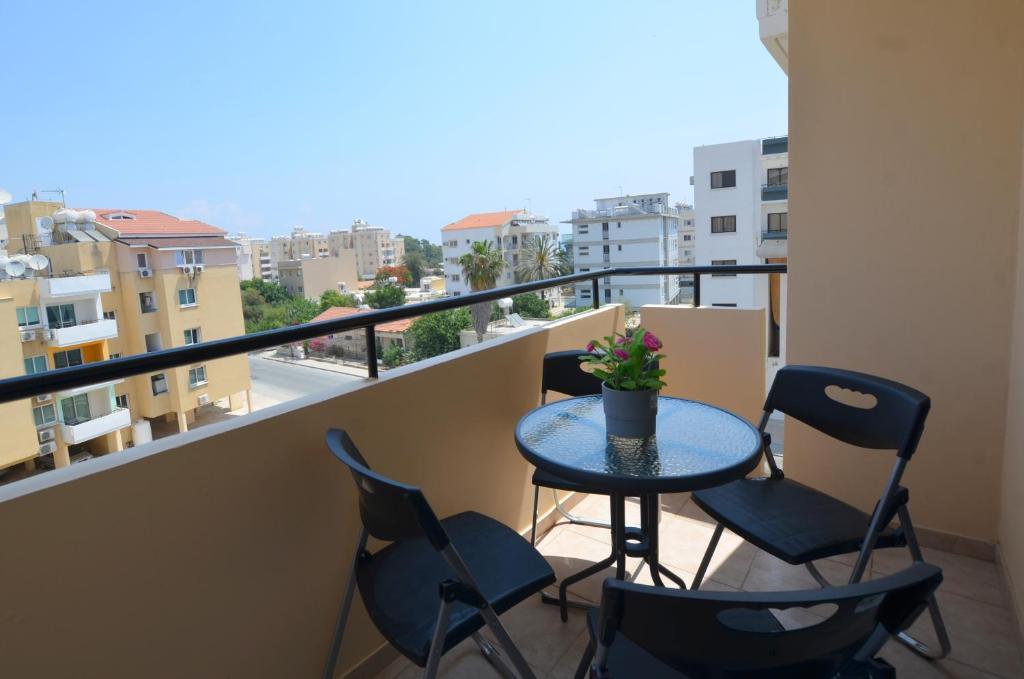 Ларнака: BLU Mackenzie 1 Bdr Flat with Pool