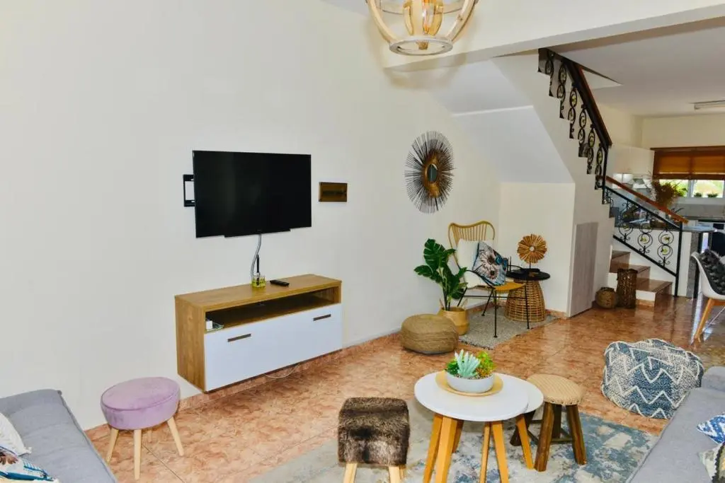 Хлорака: Melanos Residence 2 bdrm townhouse with private pool