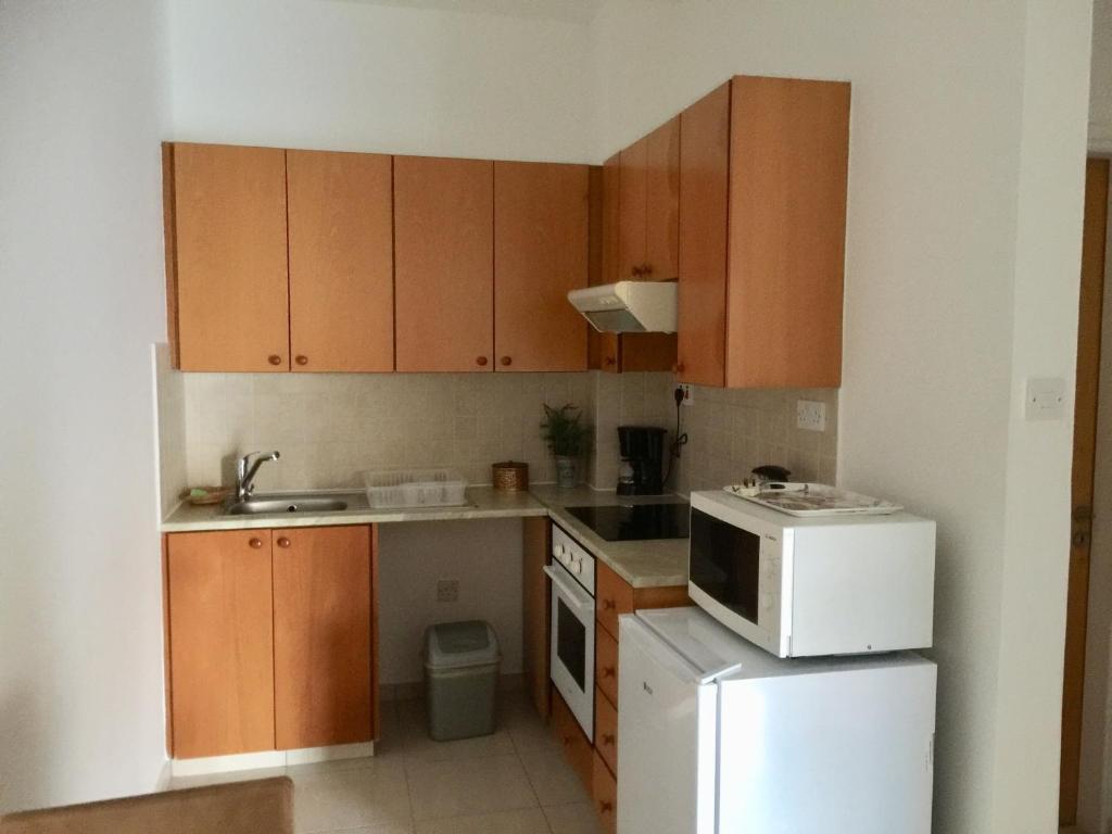 Пафос: Davi's Studio Apartment