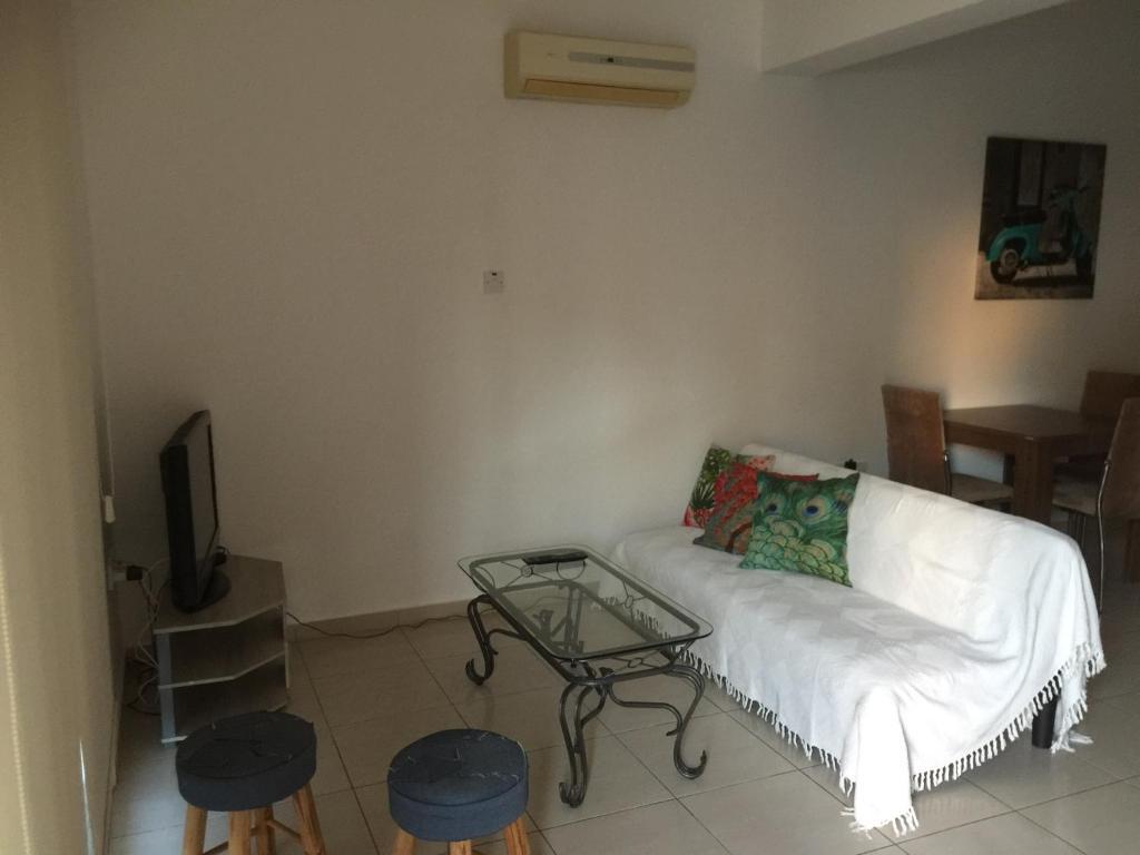 Пафос: Davi's Studio Apartment