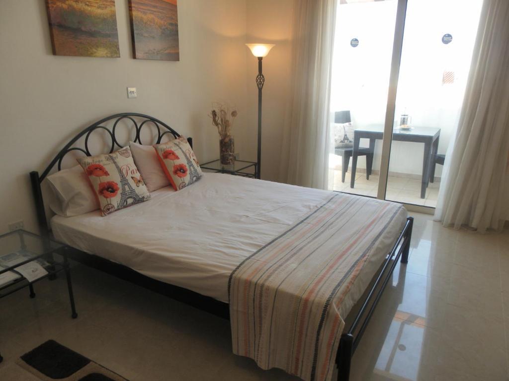 Пейя: Studio, E104 with double bed, kitchen & shower room, sunny balcony