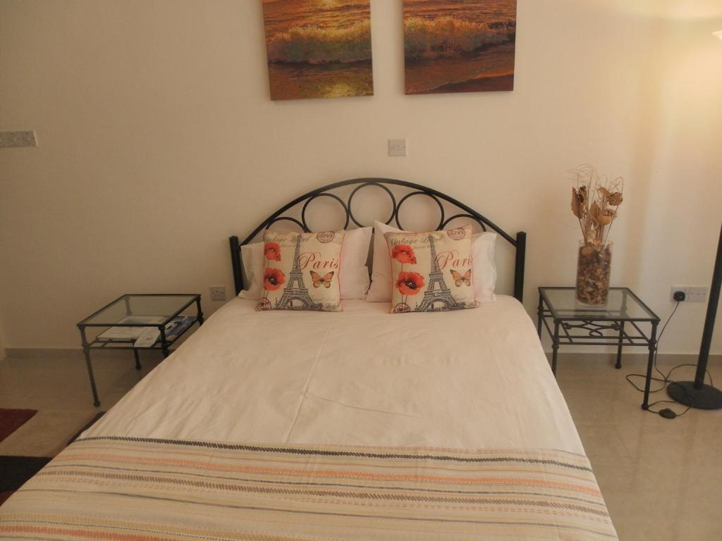 Пейя: Studio, E104 with double bed, kitchen & shower room, sunny balcony