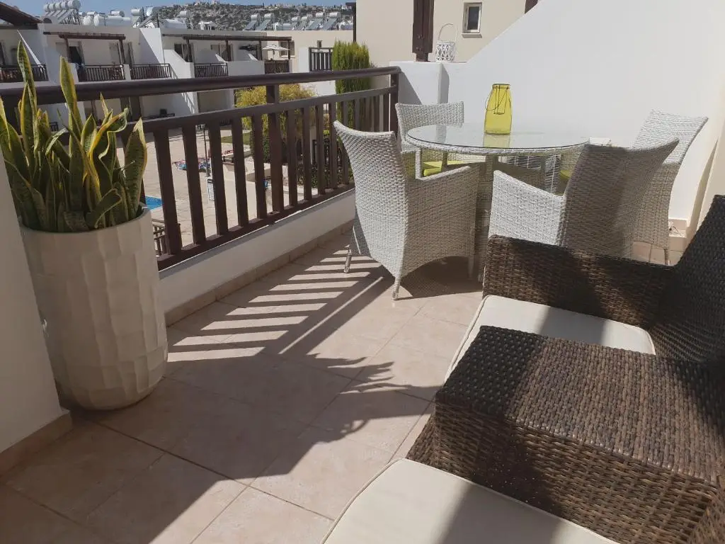 Пейя: Stunning apartment C106 with balcony looking over pool