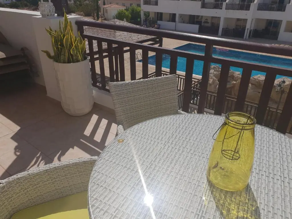 Пейя: Stunning apartment C106 with balcony looking over pool