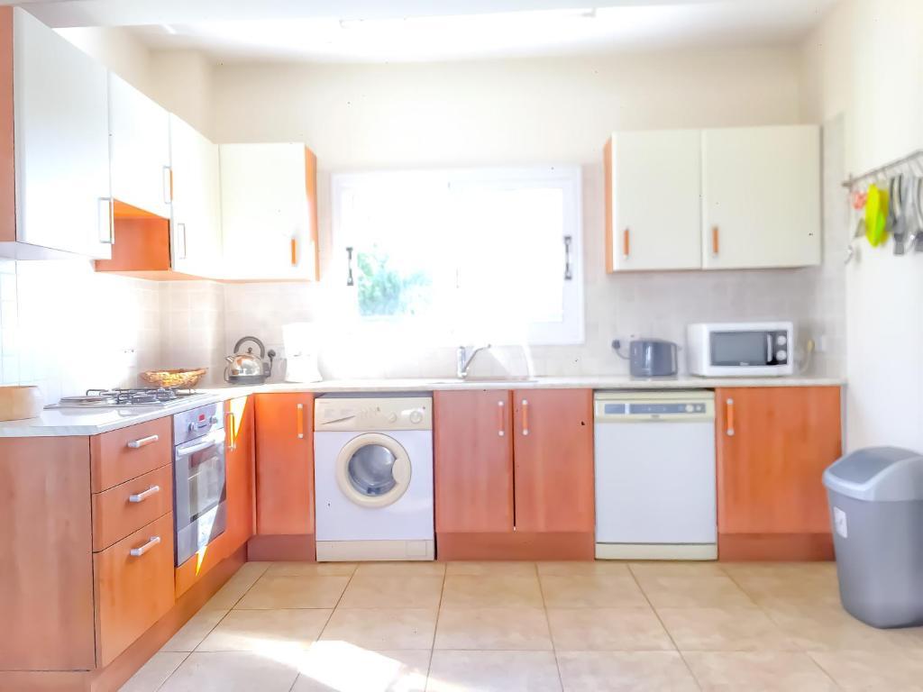Айя-Напа: Beach Villa Sea View, XXL Pool, 4 Bedroom
