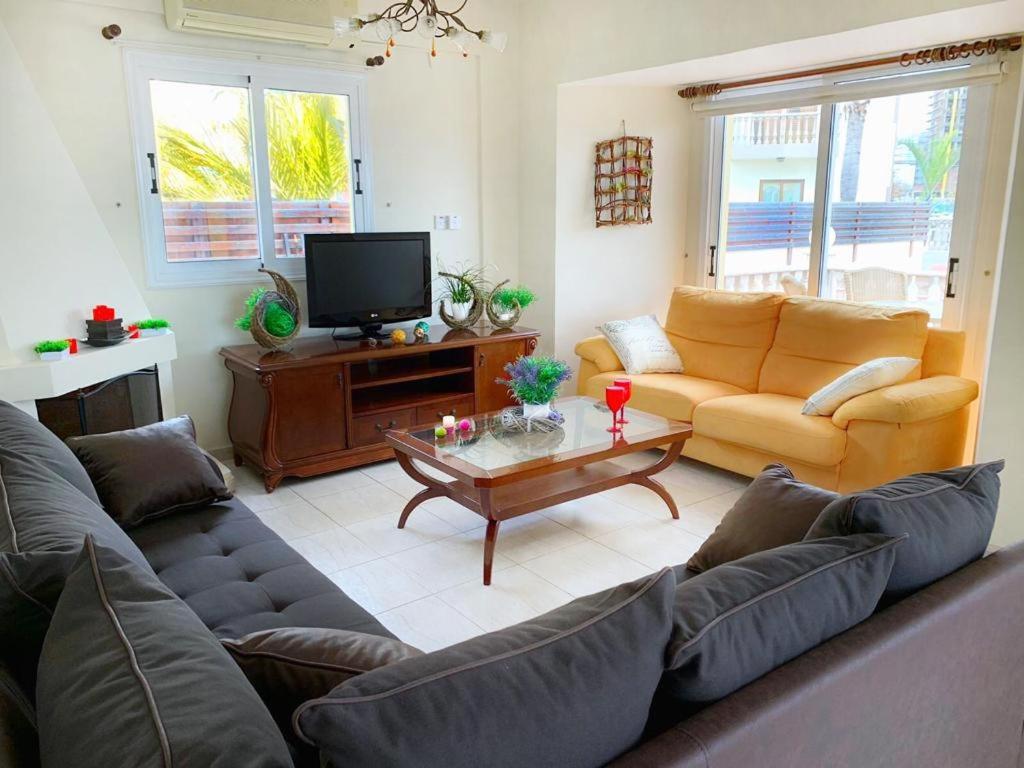 Айя-Напа: Beach Villa Sea View, XXL Pool, 4 Bedroom
