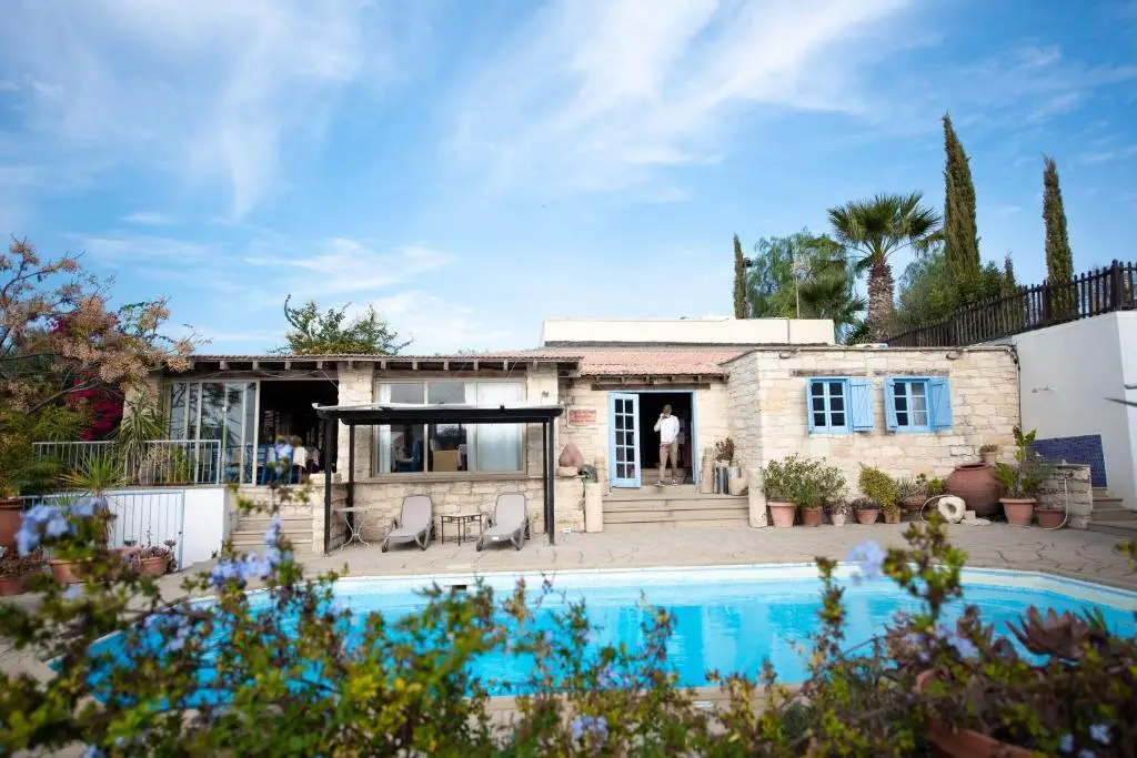 The Carob Tree Villa - 3 BR Rustic Luxury Home — фото 1