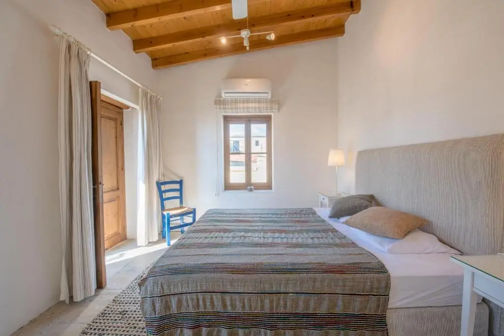 Точни: The Carob Tree Villa - 3 BR Rustic Luxury Home