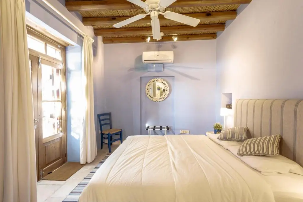 Точни: The Carob Tree Villa - 3 BR Rustic Luxury Home