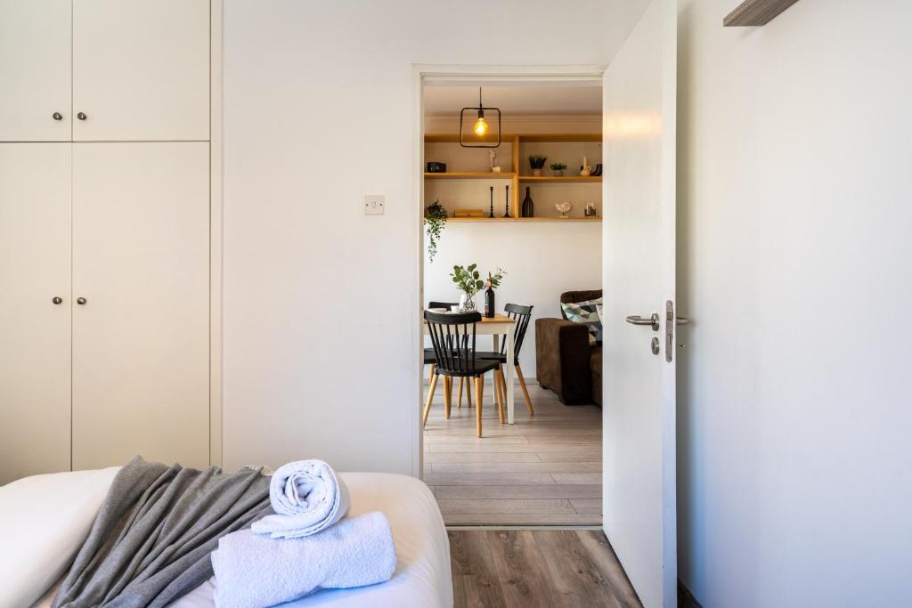 Ларнака: Rustic 1-BR Apt in Mackenzie-Larnaca