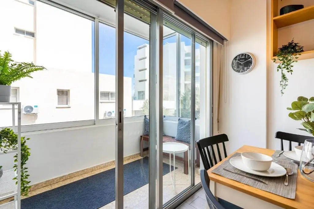 Ларнака: Rustic 1-BR Apt in Mackenzie-Larnaca