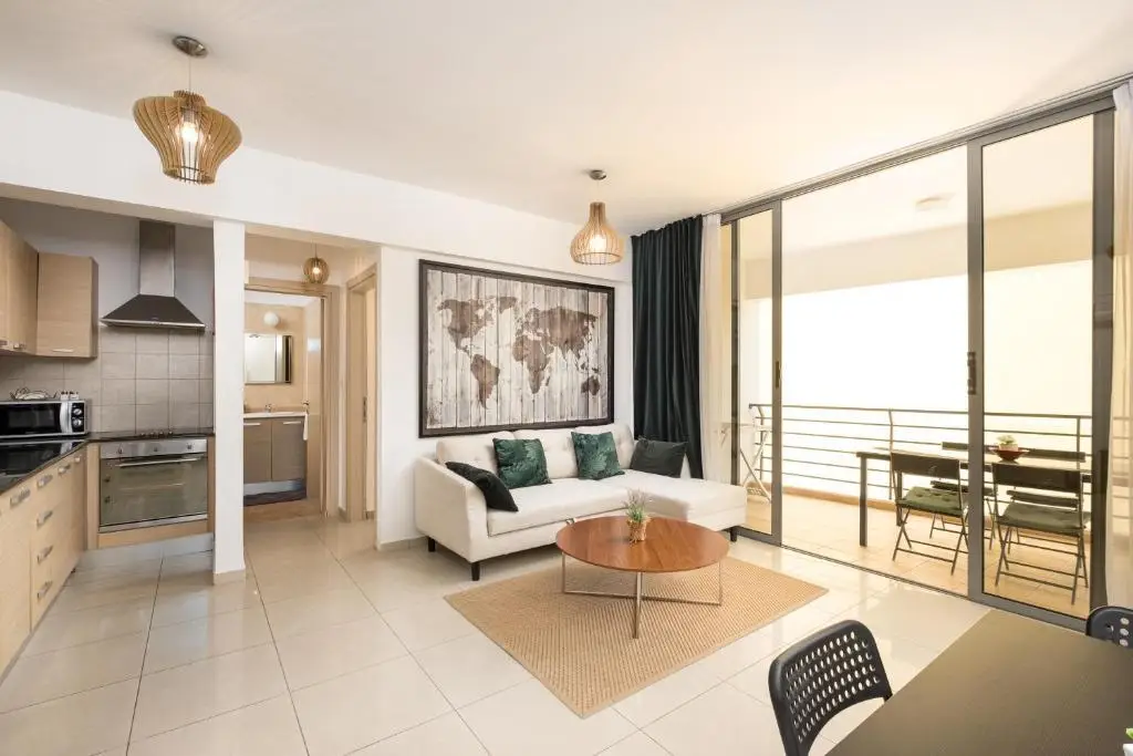 Ларнака: Lazuli City Center Ap 42 (Adults Only)