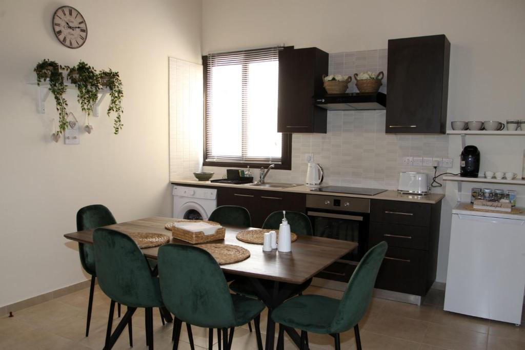 Аламинос: Artista Roustik Apartment