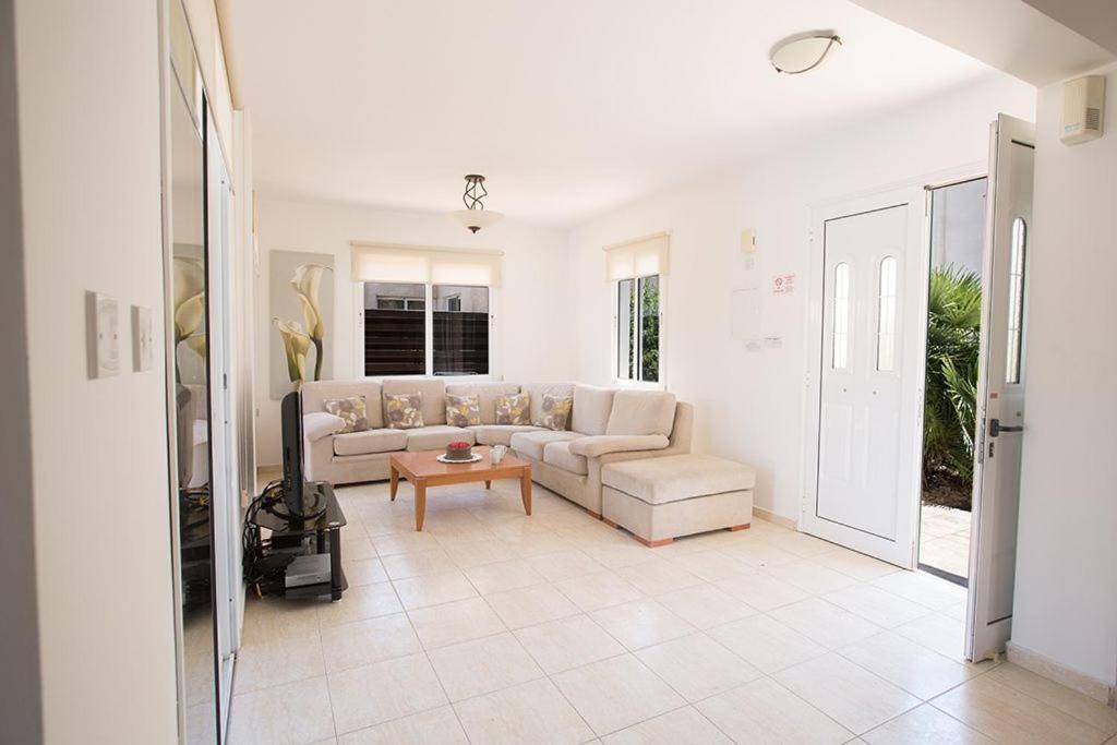 Протарас: Villa Protaras Eos Modern 3BDR Protaras Villa with Pool Short Walk to all beachresort centre