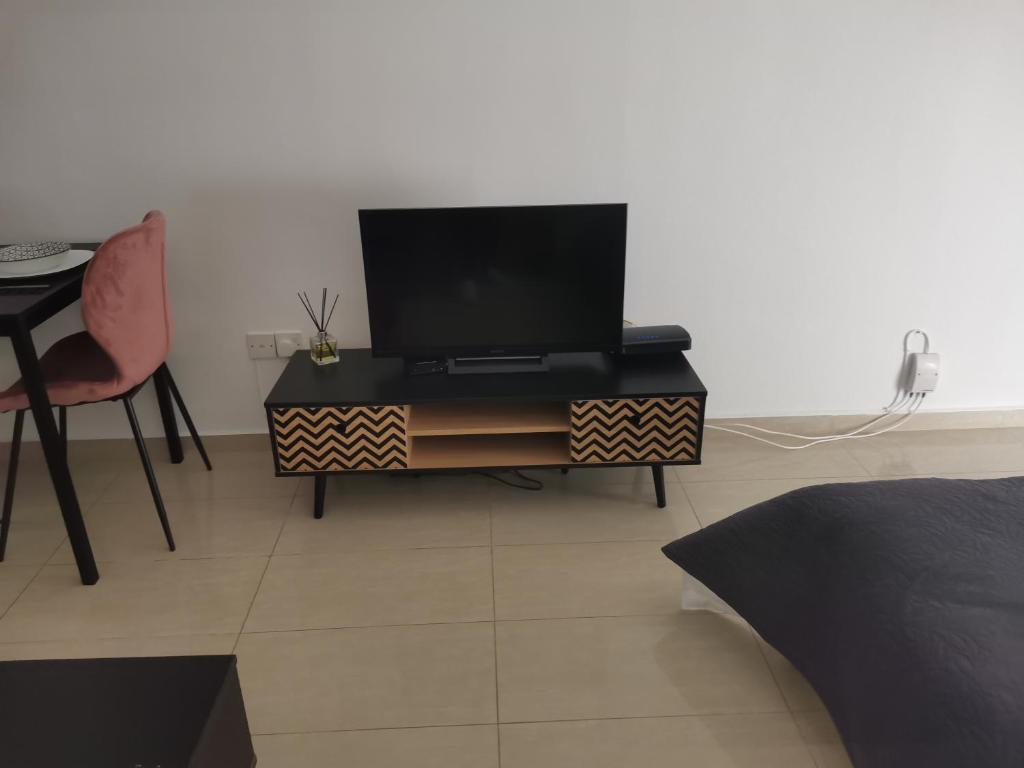 Гермасойя: Flat111-Adults Only