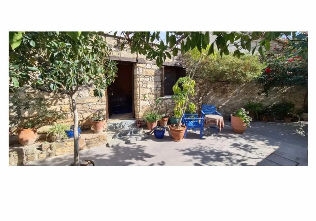 Гермасойя: Lovely 1-bedroom rental with ensuite and parking.