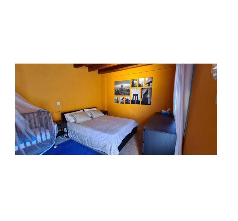 Гермасойя: Lovely 1-bedroom rental with ensuite and parking.