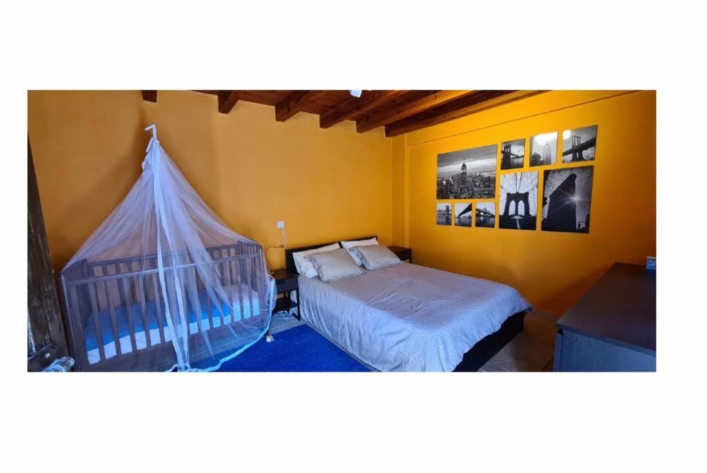 Гермасойя: Lovely 1-bedroom rental with ensuite and parking.