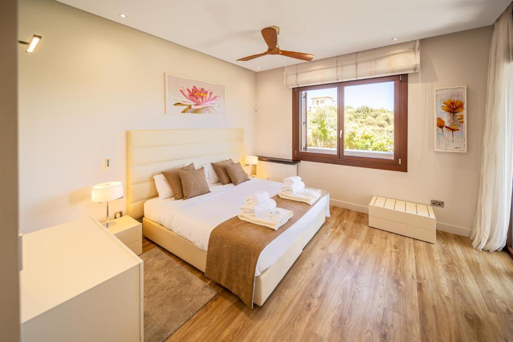 Куклия: Villa Elea, New Deluxe Golf Villa at Aphrodite Hills - 6 Bedrooms, 7 Bathrooms