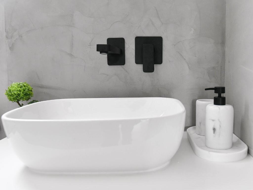 Пафос: The Room, Suite 14, Leda Gardens