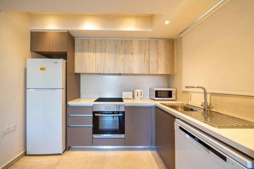 Паралимни: Mythicals Ground floor with garden 2 bed apartment