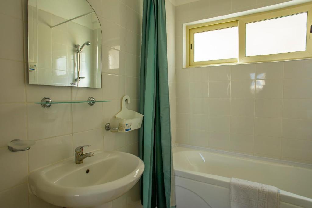Теркедилмис: Apartment - penthouse 200 meters from the beach