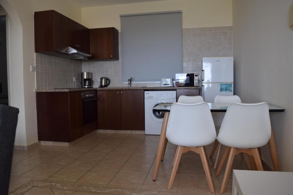 Хлорака: Eden Heights Sea View Apartment 502 - By IMH Travel & Tours