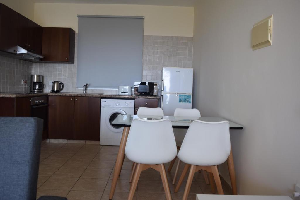 Хлорака: Eden Heights Sea View Apartment 502 - By IMH Travel & Tours