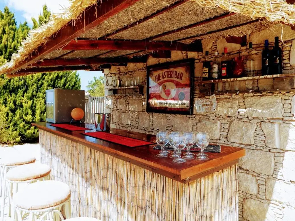 Стени: Unique private villa, sea views, total privacy, 25 mins from Paphos