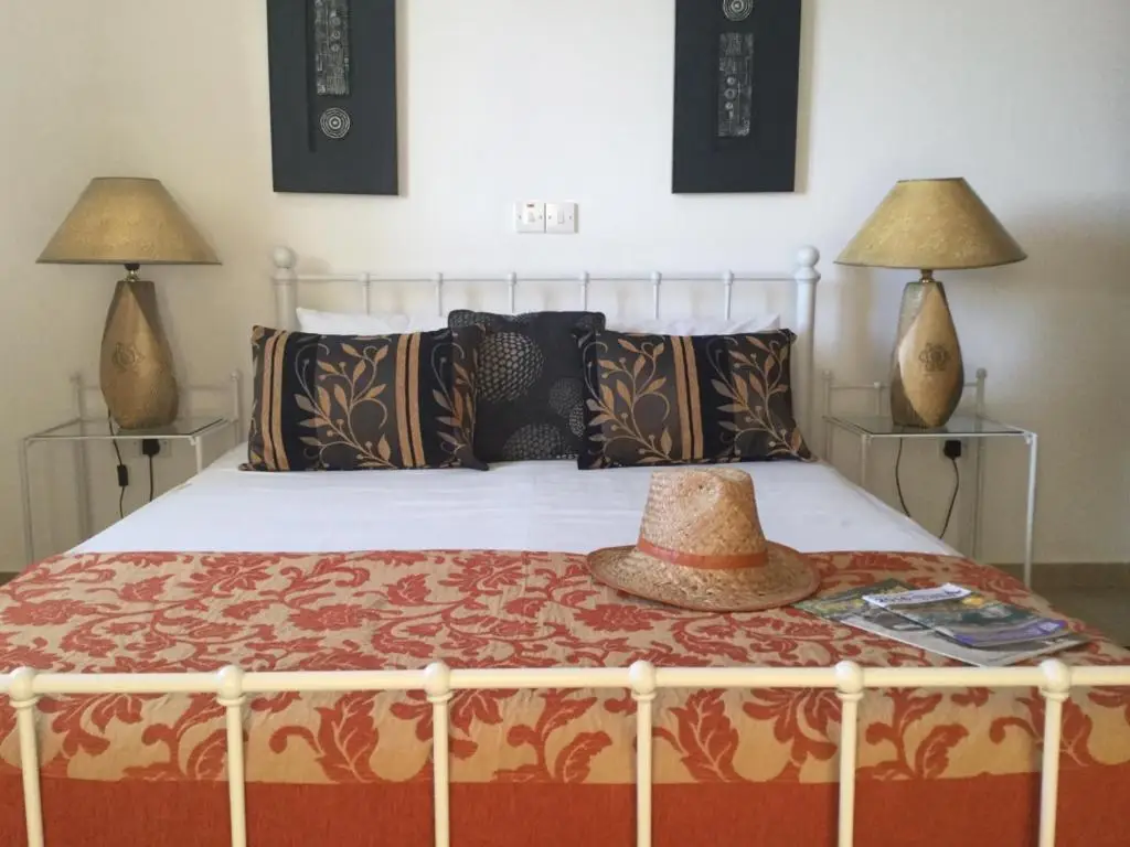 Стени: Unique private villa, sea views, total privacy, 25 mins from Paphos