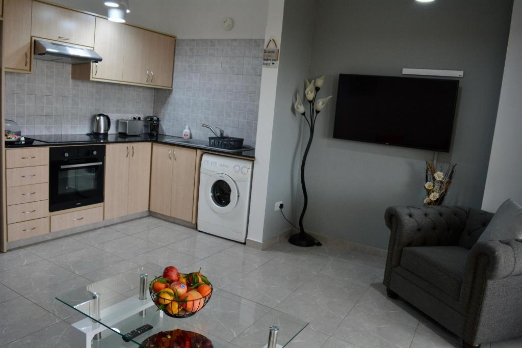 Пафос: Queens Gardens - Kato Paphos - next to Kings Ave Mall --- by Yiota