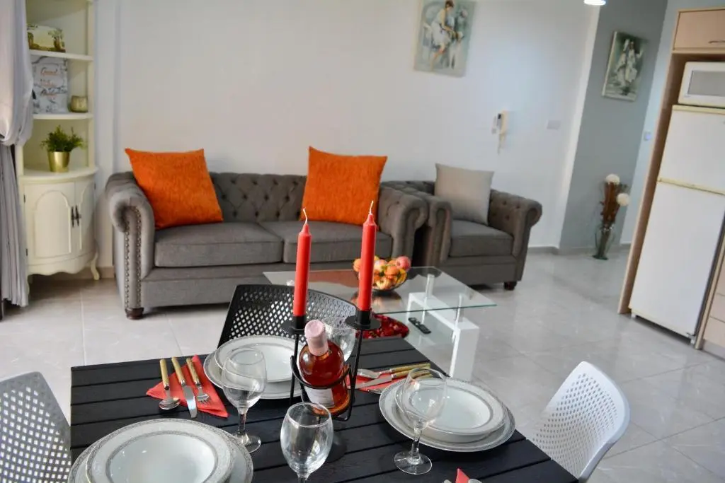 Пафос: Queens Gardens - Kato Paphos - next to Kings Ave Mall --- by Yiota