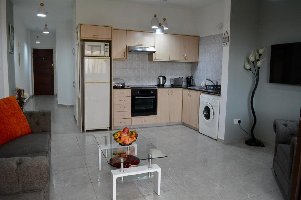 Пафос: Queens Gardens - Kato Paphos - next to Kings Ave Mall --- by Yiota
