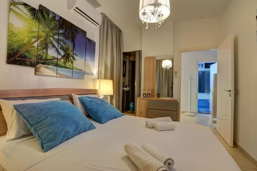 Протарас: SunnyVillas: 4BR Villa☆Private Pool + Jacuzzi - Villa Amelie