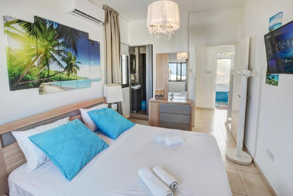 Протарас: SunnyVillas: 4BR Villa☆Private Pool + Jacuzzi - Villa Amelie