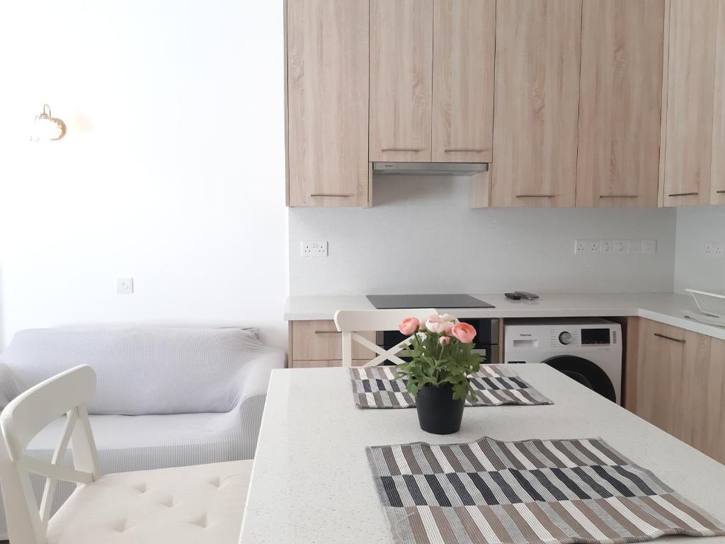 Агиос Тихонас: Sun sea B102 apartment by the beach