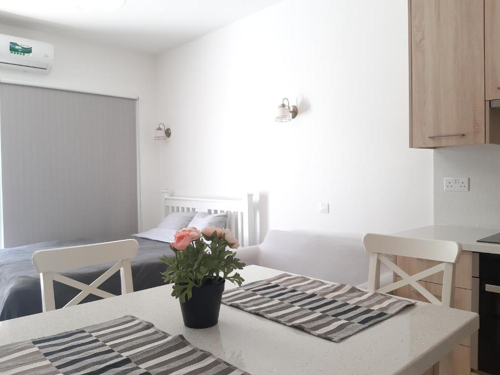 Агиос Тихонас: Sun sea B102 apartment by the beach
