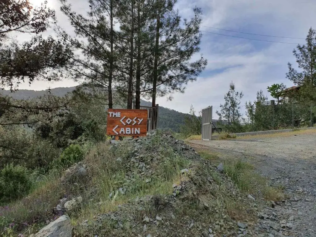 Какопетрия: The Cosy Mountain Cabin with Stunning Views near Troodos