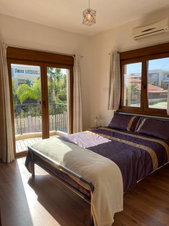 Episkopi Villa, Luxury 4 Bedroom with Pool - Limassol — фото 1