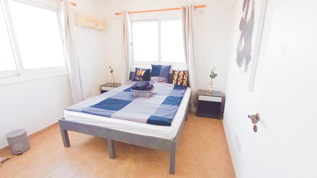 Ларнака: Luxury private rooms -SEA VIEW, NETFLIX, GYM- 5 Min from beach! - private room in shared apartment