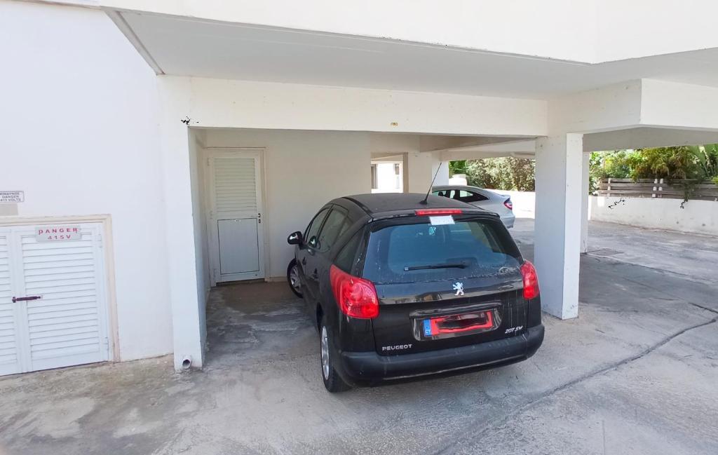 Ларнака: Luxury private rooms -SEA VIEW, NETFLIX, GYM- 5 Min from beach! - private room in shared apartment