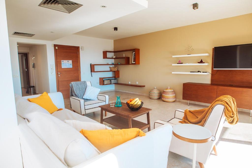 Лимассол: Amathus suite with sea view