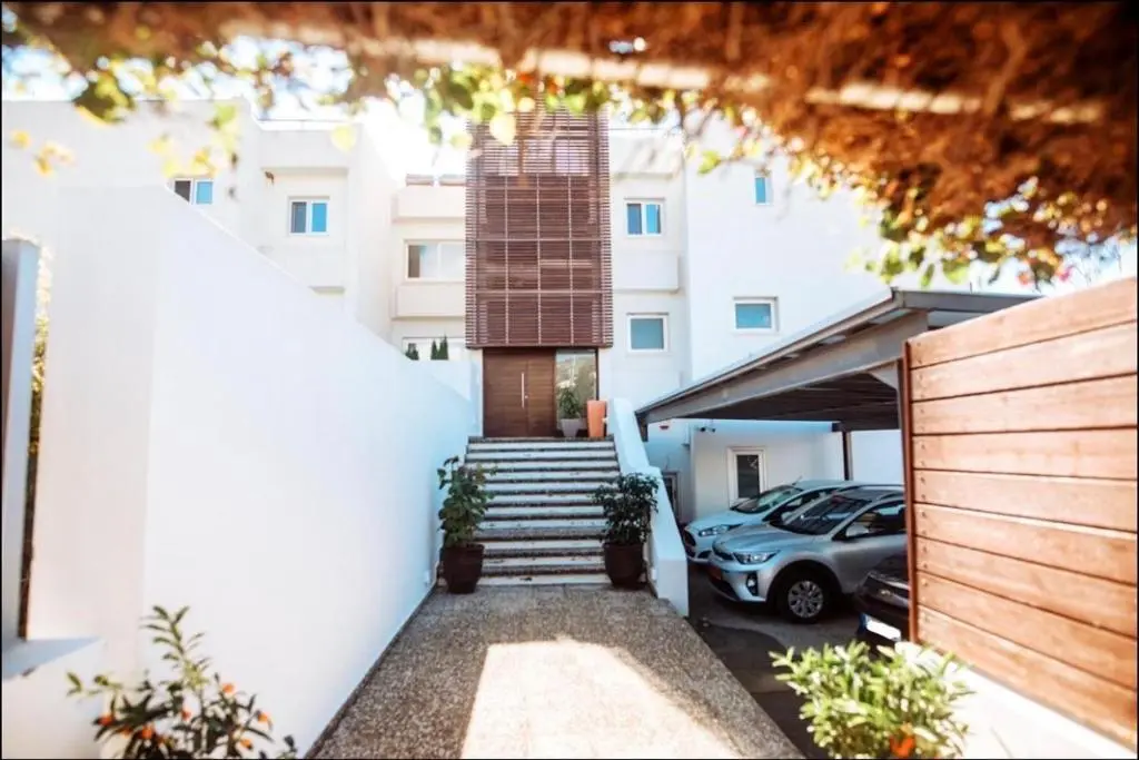 Лимассол: Amathus suite with sea view