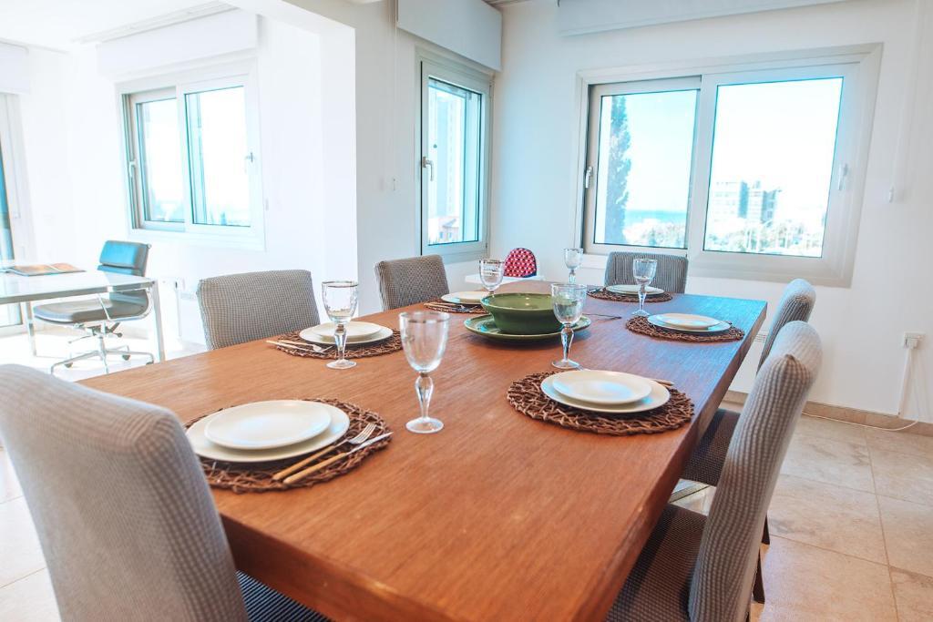Лимассол: Amathus suite with sea view