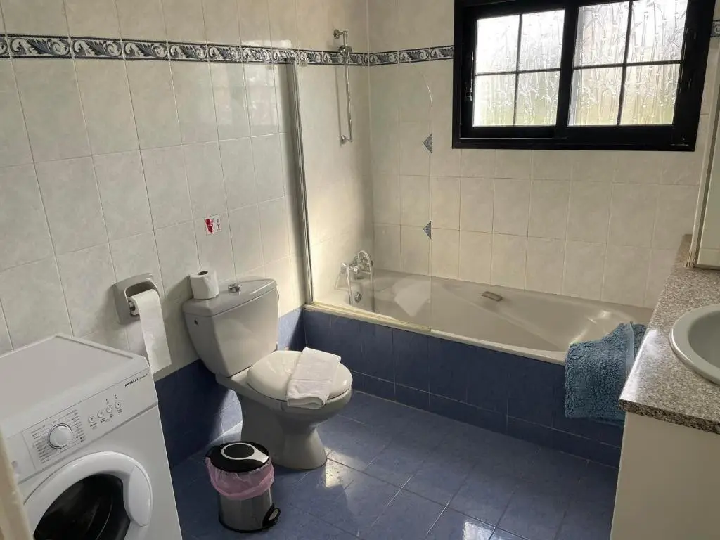Пейя: Villa Ocean Stones 1Km From Main Coral Bay Beach