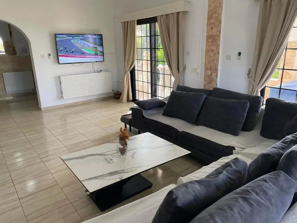 Пейя: Villa Ocean Stones 1Km From Main Coral Bay Beach