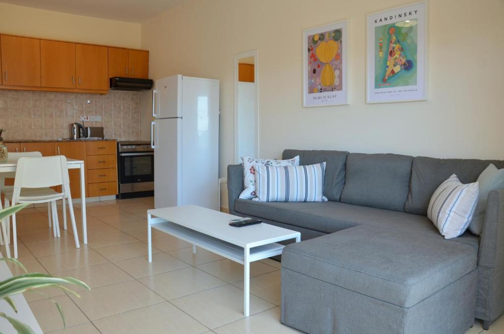 Ларнака: Mirabella Mackenzie 1 Bedroom Flat Sleeps 4